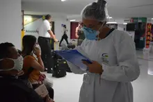 A viajeros nacionales e internacionales se les toman pruebas de Covid - 19