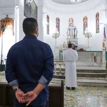 Pedagogía de autocuidado en iglesia por el Alcalde Ospina