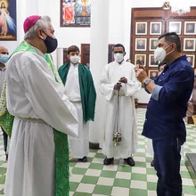 Pedagogía de autocuidado en iglesia por el Alcalde Ospina
