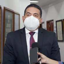 “El doctor Holmes queda en el espíritu de nuestras instituciones y ciudadanía”