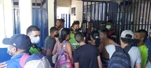 Cierran polideportivo del sur de Cali con más de 400 personas aglomeradas