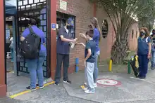 Los estudiantes de primaria vivieron un reencuentro bioseguro en su primer día de clases
