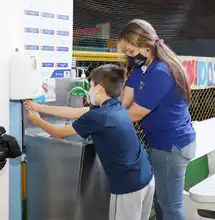 Los estudiantes de primaria vivieron un reencuentro bioseguro en su primer día de clases