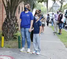 Los estudiantes de primaria vivieron un reencuentro bioseguro en su primer día de clases