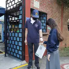 Los estudiantes de primaria vivieron un reencuentro bioseguro en su primer día de clases