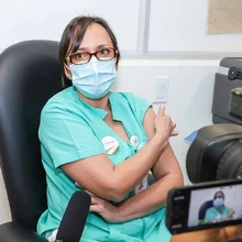 Alcalde de Cali acompañó vacunación contra la covid-19 en Imbanaco