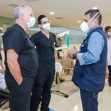 Alcalde de Cali acompañó vacunación contra la covid-19 en Imbanaco