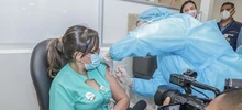Alcalde de Cali acompañó vacunación contra la covid-19 en Imbanaco