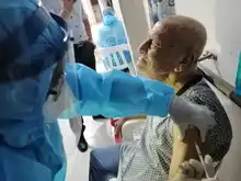 Comenzó la vacunación contra la covid-19 a mayores de 80 años en Cali