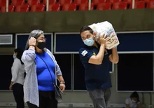 Entrega de mercados benefició a integrantes del transporte escolar afectados por la pandemia