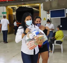 Entrega de mercados benefició a integrantes del transporte escolar afectados por la pandemia