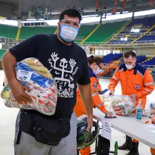 La Administración del ‘Puro Corazón’ entrega mercados a 700 artistas