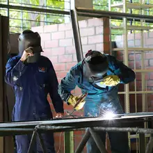 IEO Antonio José Camacho realiza pilotaje de alternancia en su sede principal