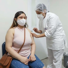 Secretaría de Salud espera que las EPS agenden a los adultos mayores para aumentar cobertura