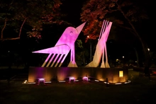 Con monumentos iluminados de violeta se conmemoró el Día de la Mujer en Cali