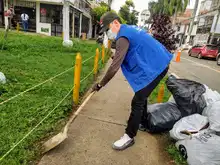 Secretaría de Paz y Cultura Ciudadana se vinculó a la minga de aseo y embellecimiento adelantada en la comuna 5