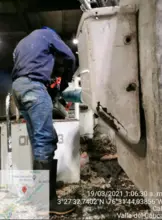 Unos cien kilos de basura fueron extraídos de las rejillas del Bulevar del río