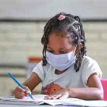 Avanza el regreso a las aulas: 130 estudiantes de transición iniciaron modelo de alternancia en la comuna 18