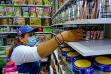 Autoridades decomisan productos naturales sin registro sanitario y de dudosa procedencia