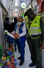 Autoridades decomisan productos naturales sin registro sanitario y de dudosa procedencia