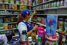Autoridades decomisan productos naturales sin registro sanitario y de dudosa procedencia
