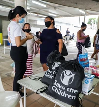 ‘Save the Children’ entrega ayudas a los afectados por ola invernal en Cali