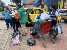 Continúan llegando ayudas para las familias afectadas en la ladera de Cali. 