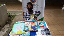 Niños y niñas del albergue temporal reciben kits escolares para continuar con sus estudios