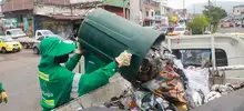  A diario se recogen 10 toneladas de residuos en el corredor de la carrera 10
