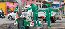  A diario se recogen 10 toneladas de residuos en el corredor de la carrera 10