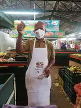 Preparación en plazas de mercado para recibir compradores en Semana Santa
