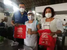 Preparación en plazas de mercado para recibir compradores en Semana Santa
