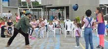 La magia del circo está presente en el albergue de la Comuna 20