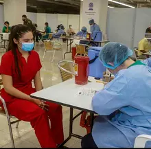 Camila recibió la vacuna contra el covid-19 y ahora es ejemplo para sus pacientes
