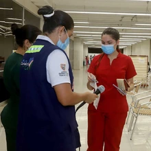 Camila recibió la vacuna contra el covid-19 y ahora es ejemplo para sus pacientes