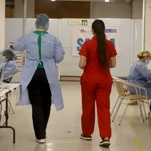 Camila recibió la vacuna contra el covid-19 y ahora es ejemplo para sus pacientes