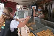 Tenderos fueron atendidos con toma de pruebas covid-19 en Los Alcázares