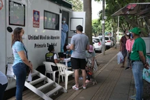 Diez puntos de toma de pruebas para detectar la covid – 19 funcionarán este domingo de toque de queda