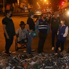 Una noche por el centro de Cali acompañando la jornada de limpieza