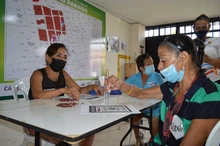 A través del bingo, adultos mayores del área de renovación urbana disfrutan de espacios lúdicos y saludables.  