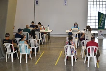Docentes mayores de 65 años ya están recibiendo primera dosis de vacunación contra covid-19