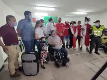 Barón Rojo Sur y Frente Radical Verdiblanco se estrenan en “la cancha” de los Comedores Comunitarios