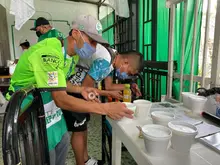 Barón Rojo Sur y Frente Radical Verdiblanco se estrenan en “la cancha” de los Comedores Comunitarios