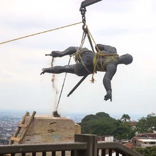 Bajada temporalmente de su pedestal la estatua de Sebastián de Belalcázar