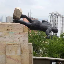 Bajada temporalmente de su pedestal la estatua de Sebastián de Belalcázar