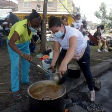 Jóvenes del oriente caleño izaron la bandera de Colombia al derecho