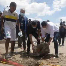 Jóvenes del oriente caleño izaron la bandera de Colombia al derecho
