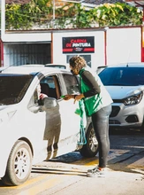 Gestión del Riesgo acompaña a los ciudadanos que esperan combustible para sus vehículos