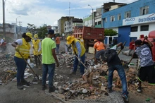La Emru realiza nueva jornada de limpieza y recolección de basuras en el área de renovación urbana.  