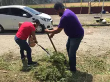Mediante un taller de crianza de suelo y conexión con la tierra, la comuna 8 aprovecha residuos orgánicos